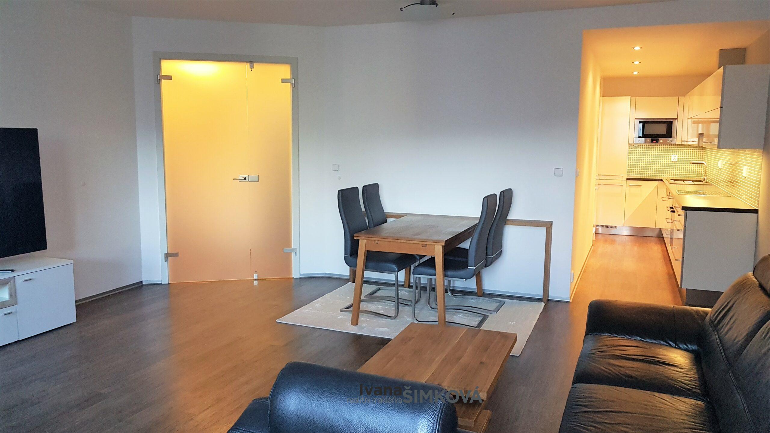 Pronájem světlého bytu po rekonstrukci 2+kk, ulice Římská, Praha 2 – Vinohrady