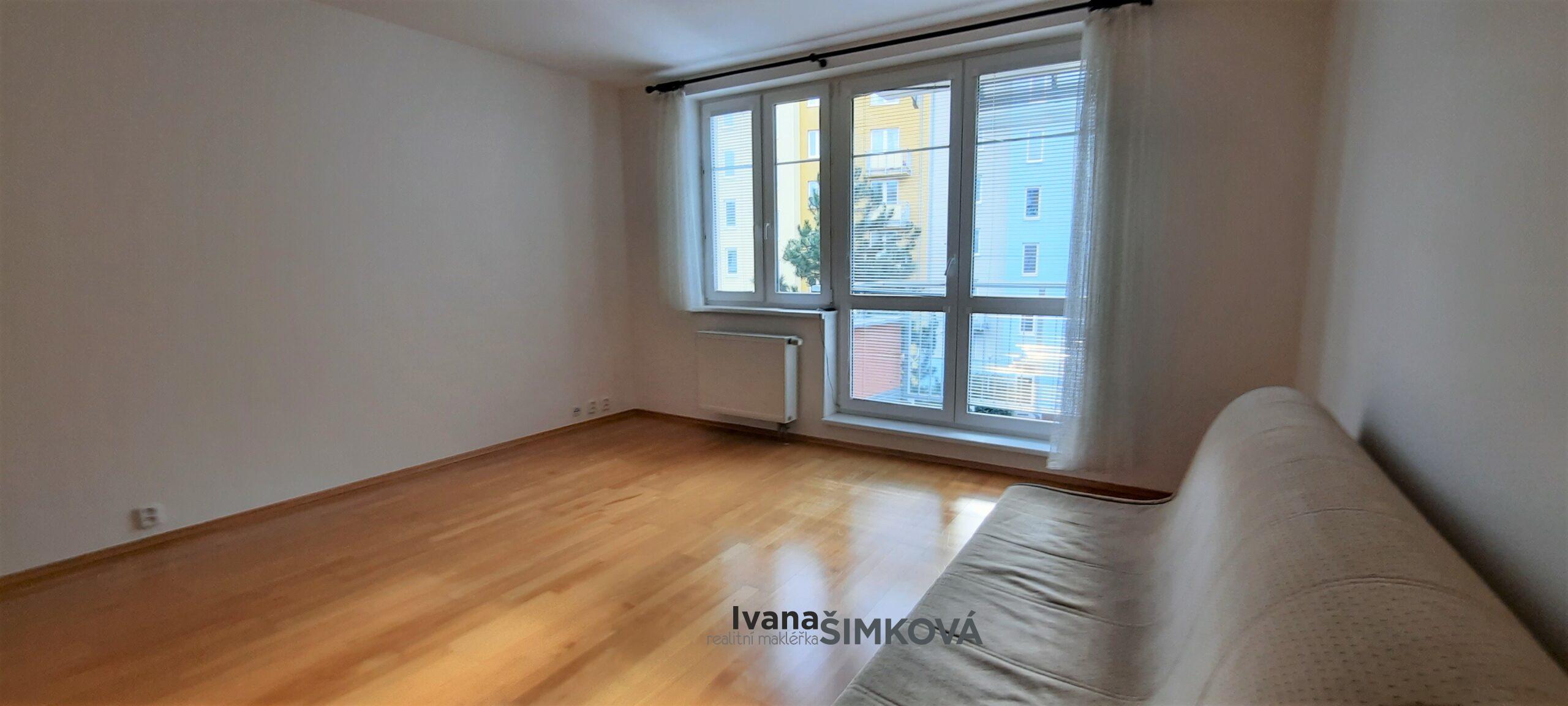 ( Rezervováno ) Pronájem světlého bytu 3+kk s balkonem 81 m2 + GS, ulice Merhoutova, Praha 4 – Kunratice