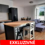 ( Prodáno ) Prodej světlého bytu po rekonstrukci 3+kk dva neprůchozí pokoje, terasa, zděný sklepe a vlastní parkovací stání ve vnitrobloku, obec Hostivice, ul. Za Zahradami, Praha - západ